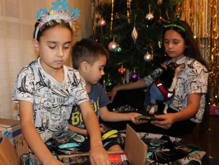 Школьники из башкирского городка Ишимбай под Новый год решили стать волшебниками для бездомных собак